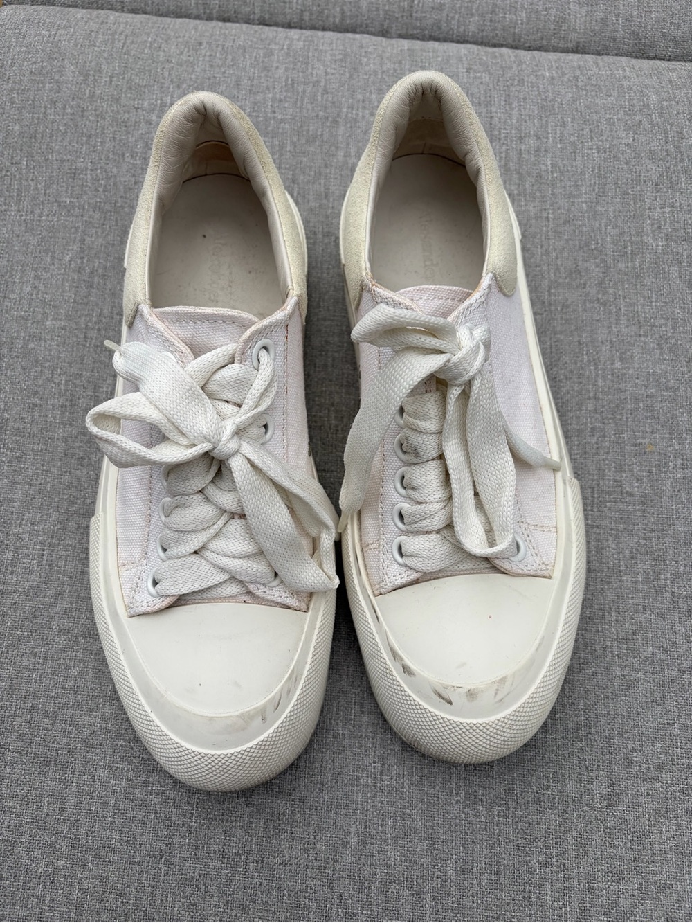 Alexander McQueen Cream and Off-White Low-Top Sneakers - Picture 2 of 5